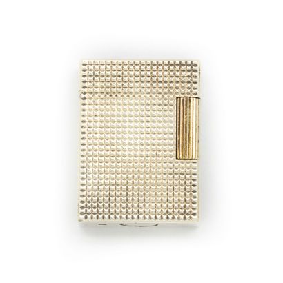 ST DUPONT House ST DUPONT 

Lighter in silver plated metal

H. 4,7 cm