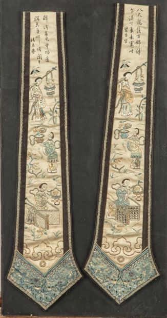CHINE CHINA

Pair of fragments of embroidered silk sleeve decorations with characters,...