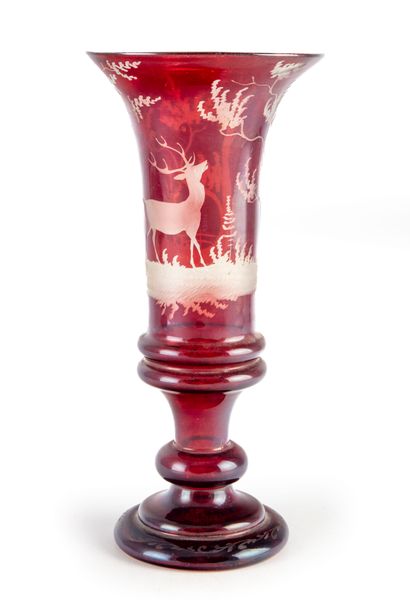 BOHEME BOHEME

Vase on pedestal in engraved crystal 

H. 27 cm