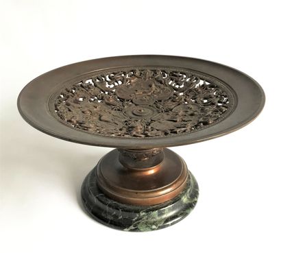null Beautiful cup on foot in bronze with medal patina with openwork decoration of...