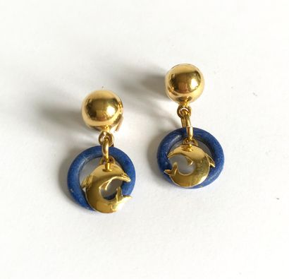 null Pair of yellow gold earrings with a lapis lazuli ring centered on a small mobile...