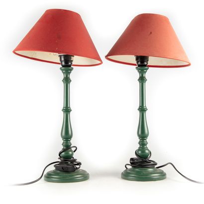 null Set of three lamps in wood 

Modern work 

H. 35 cm