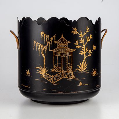 null Cover-pot in sheet metal with decoration in the Chinese taste of animated scenes...