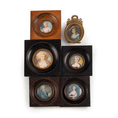 null ECOLE FRANCAISE DU XIXe 

Ensemble de trois miniatures representant des portraits...