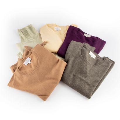 BOMPARD Eric BOMPARD 

Four round neck sweaters and one cashmere turtleneck sweater

Size...