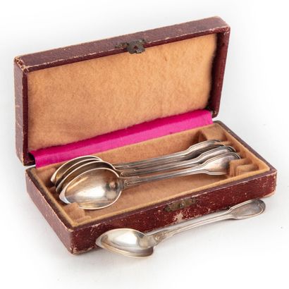 null Set of five silver spoons of different sizes

Minerva hallmark 

Weight : 90...