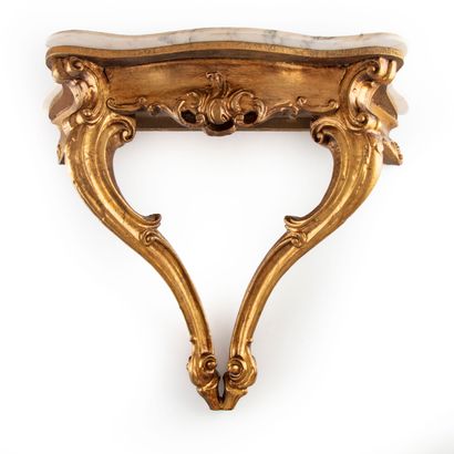 null Wooden and stucco gilded console in the Louis XV style. White marble top 

H....