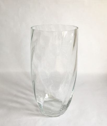 null Important vase de forme cylindrique en verre soufflé torsadé.

H. : 40 cm