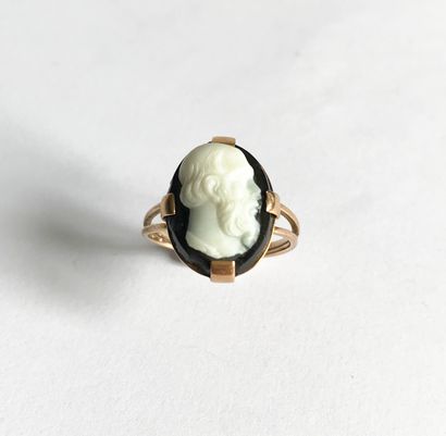 Pink gold ring set with an onyx cameo decorated...