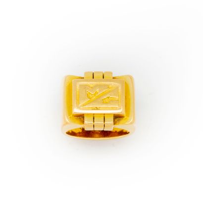 Yellow gold signet ring 
Weight : 10,7 g...