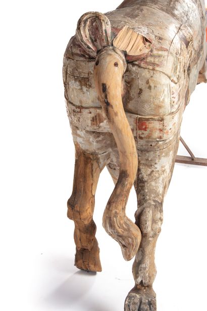 null Attribué à Gustave BAYOL

Importante vache en bois sculpté, traces de polychromie,...