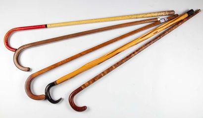 null Set of five canes: 

-Two canes in the shape of stick out of wooden of square...