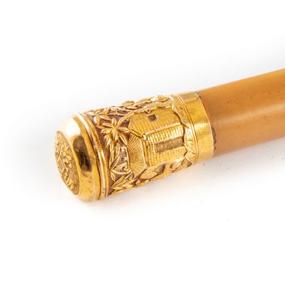 null CHINA 20th century

Cane, the knob in yellow gold with embossed decoration of...