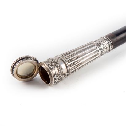 null Lady's cane, the pommel of "Milord" shape in finely chased silver in the Louis...