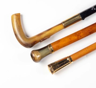 null Set of three canes: 

- Cane, the knob in gilded metal of fluted Milord shape,...