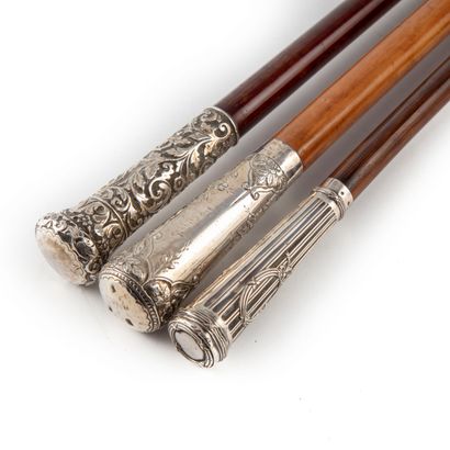 null Set of three canes, the knobs of form "Milord" out of silver, the decoration...