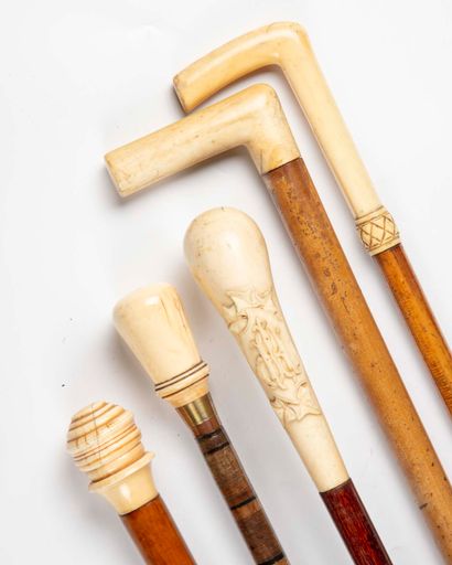 null Set of five canes :

-Cane with a Malacca wood shaft and carved ivory handles...