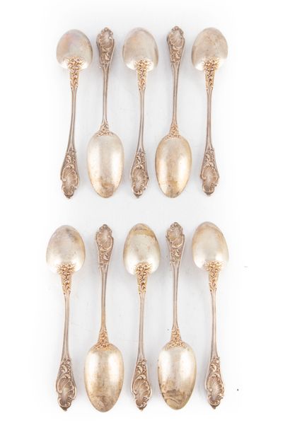 null Set of 10 silver dessert spoons in the rocaille style

M.O. : PC & Cie for Paul...
