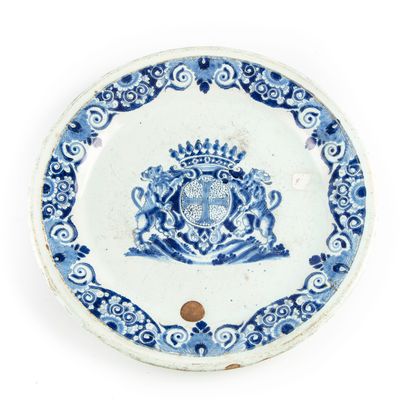 ROUEN XVIIIe ROUEN - XVIIIe

Assiette en faïence émaillée à décor en camaïeu de bleus...
