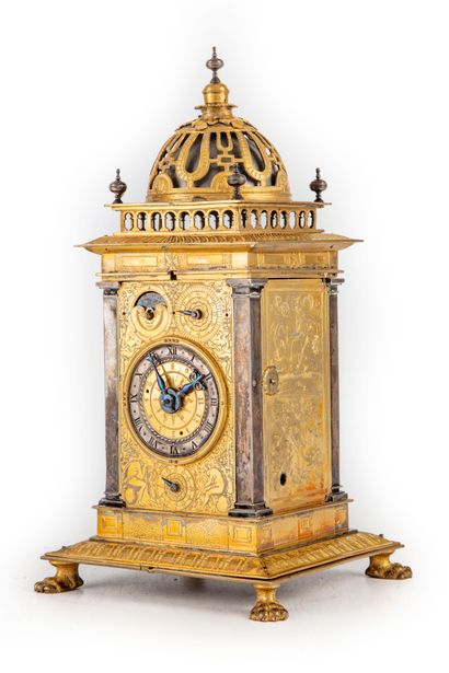 null Horloge de table dite "Turmchenuhr" en forme de tour surmontée d'un dôme à galerie...