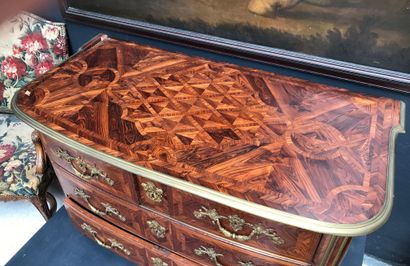 null Chest of drawers with a slightly arched front, in violet wood veneer with frieze...