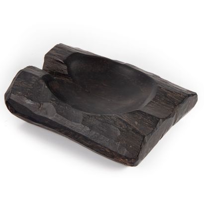 ALEXANDRE NOLL Alexandre NOLL (1890-1970)

Cup, can form ashtray in carved ebony...