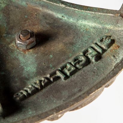 SIEGEL SIEGEL - Paris

Paire de pieds de lampe (ou porte-chapeau) en métal martelé,...
