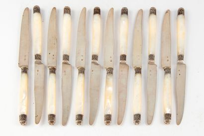 Suite of 12 fruit knives, the blade in silver...