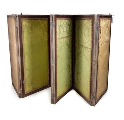 Jacob Frères 
Screen with six leaves framed in molded wood stretched with fabric.

Stamp...