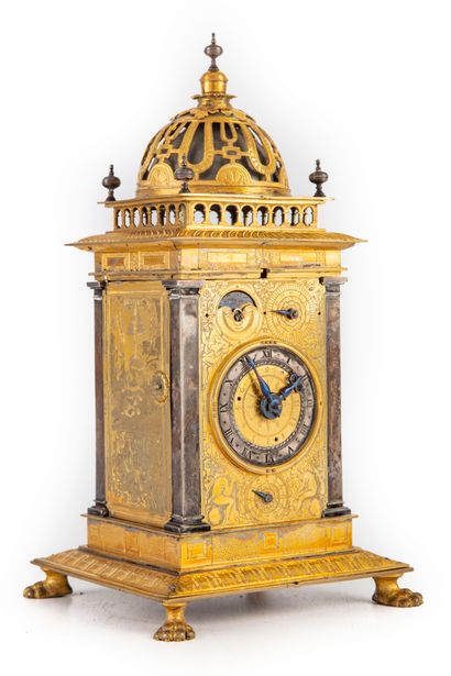 null Horloge de table dite "Turmchenuhr" en forme de tour surmontée d'un dôme à galerie...