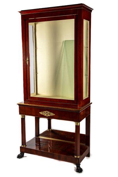 null Mahogany and mahogany veneer display case, slightly recessed, resting on a low...
