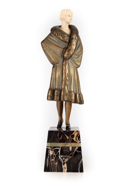 RIGOT Georges RIGOT (Né en 1929)

Elégante au manteau de fourrure

Sculpture chryséléphantine...
