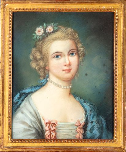 ECOLE FRANCAISE ECOLE FRANCAISE du XIXe 
Portrait d'une jeune élégante au collier...