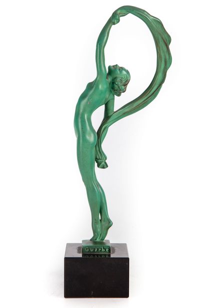 GUERBE Raymonde GUERBE (1894-1995)

La femme au ruban 

Bronze à patine verte, signé...