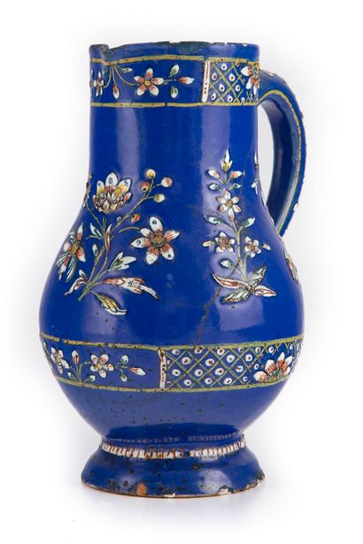 ROUEN XVIIIe ROUEN - XVIIIth century

Enameled earthenware pot with a "blue poison"...