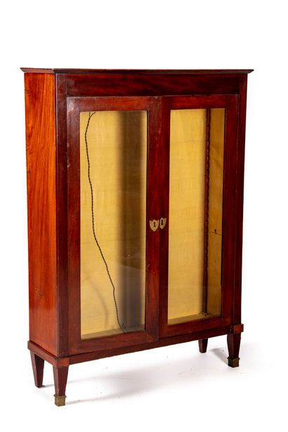null Mahogany and mahogany veneer display case, opening with two glass doors, small...
