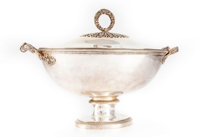 Important oval covered tureen on silver pedestal,...