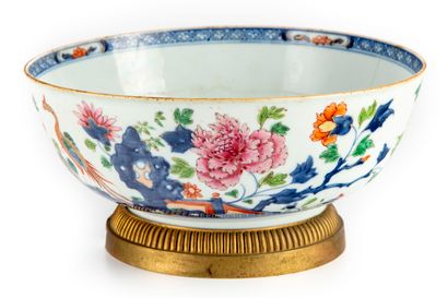 CHINE CHINA - India Company

Large porcelain bowl with polychrome and gilt decoration...