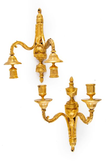 null Pair of two arms sconces in gilt bronze and finely chased, decorated with cassolettes

Louis...