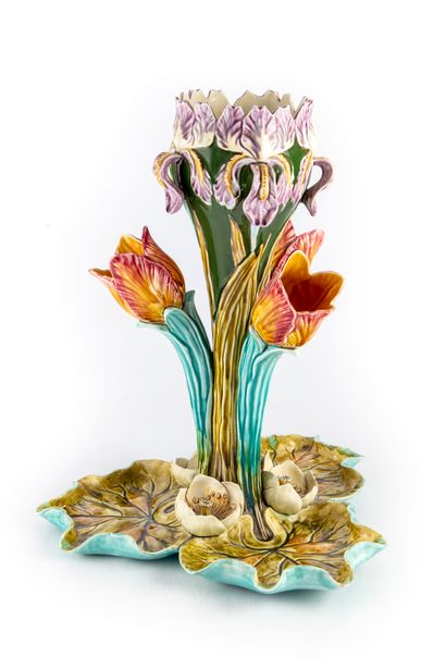 ONNAING Manufacture d'ONNAING 

Important vase tulipe en barbotine polychrome à décor...