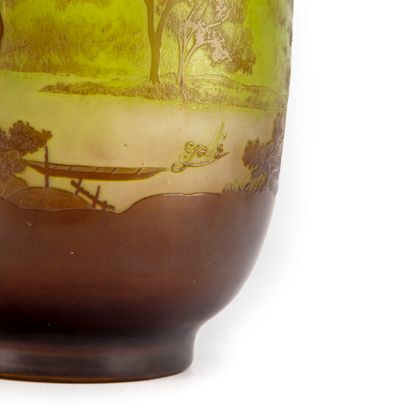 GALLE Manufacture GALLE - Début XXe

Grand vase de forme ovoïde en verre multicouche...