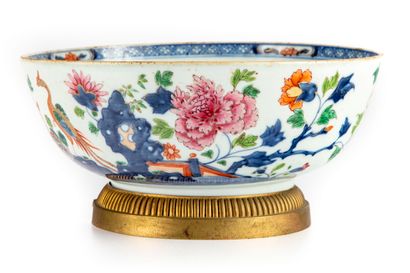 CHINE CHINA - India Company

Large porcelain bowl with polychrome and gilt decoration...