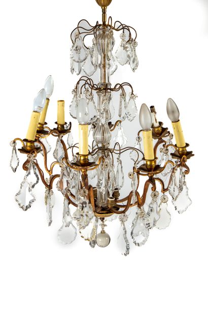 null Chandelier with glass structure, with 9 arms of light moved, decorated with...