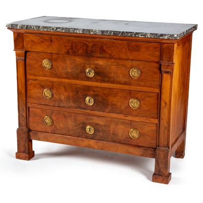 null Veneer chest of drawers opening with four drawers in front, pilastered uprights....