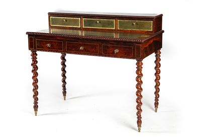 null Small mahogany and mahogany veneer desk, opening with three cartons in the upper...