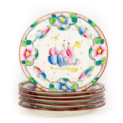 BAYEUX BAYEUX - Late 19th century

Six porcelain dessert plates with polychrome enamelled...