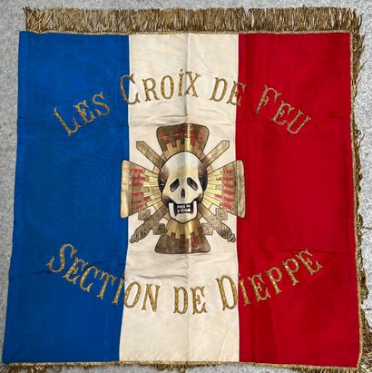  Brassard et drapeau tricole "Les Croix de feu au péril de leur vie, Section de Dieppe"...