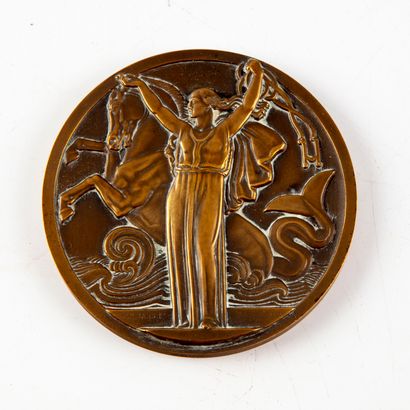  Médaille commémorative du lancement du paquebot, en bronze. 
Sculpteur Jean VERNON...