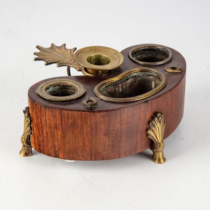 null Inkwell in veneer and brass, standing on three feet

19th century, Louis XV...