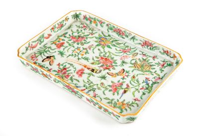 null CHINA

Small rectangular dish with cut sides and polychrome decoration of flowers...